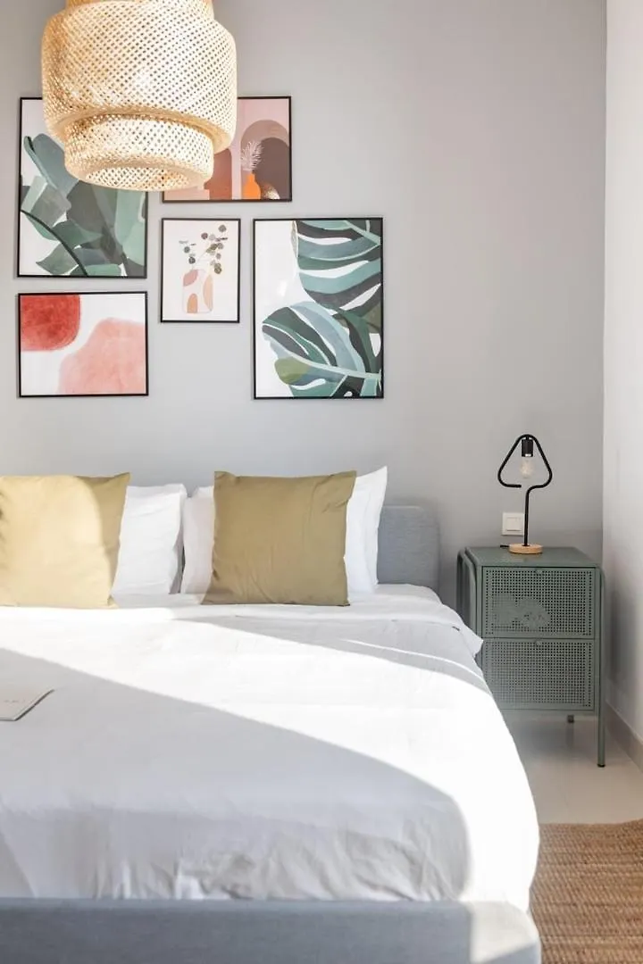 Guestready - Modern Grey With Pool And Gym Apartment Dubai