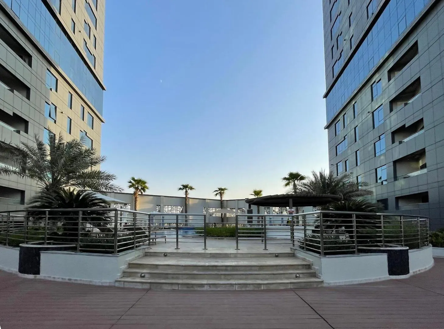 Guestready - Modern Grey With Pool And Gym Apartment Dubai