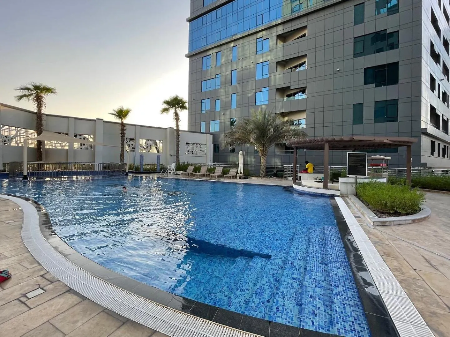 Guestready - Modern Grey With Pool And Gym Apartment Dubai